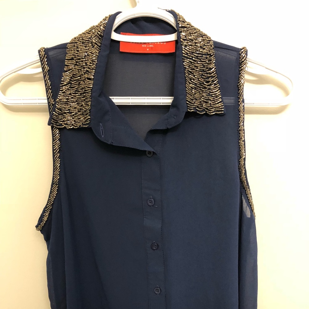 Never worn Sequined collar sleeveless blouse